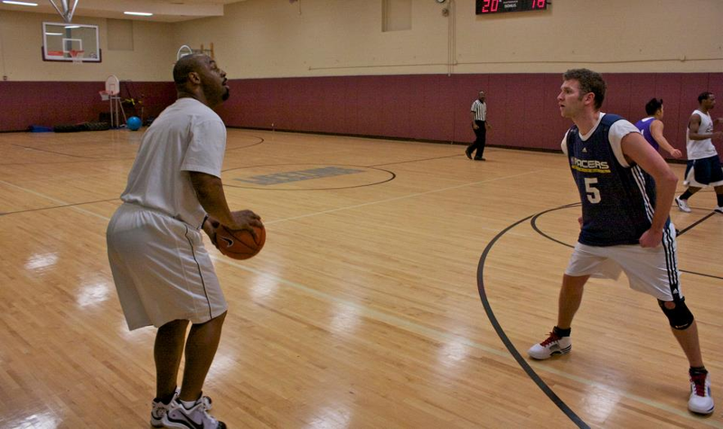 Illustration for article titled Donovan McNabb Makes Triumphant Minnesota Rec League Hoops Debut